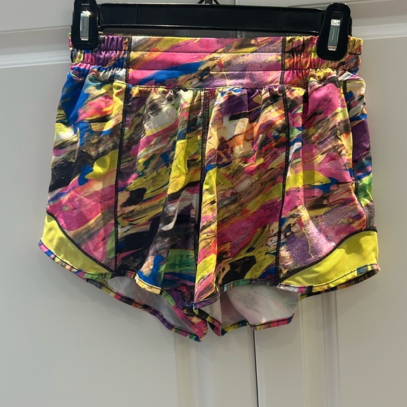 lululemon athletica Pants - Lululemon Hotty Hot 4” Shorts-Size 4